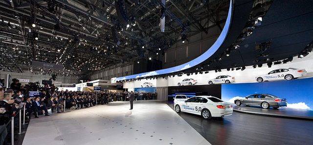 BMW. Messestand. Genf