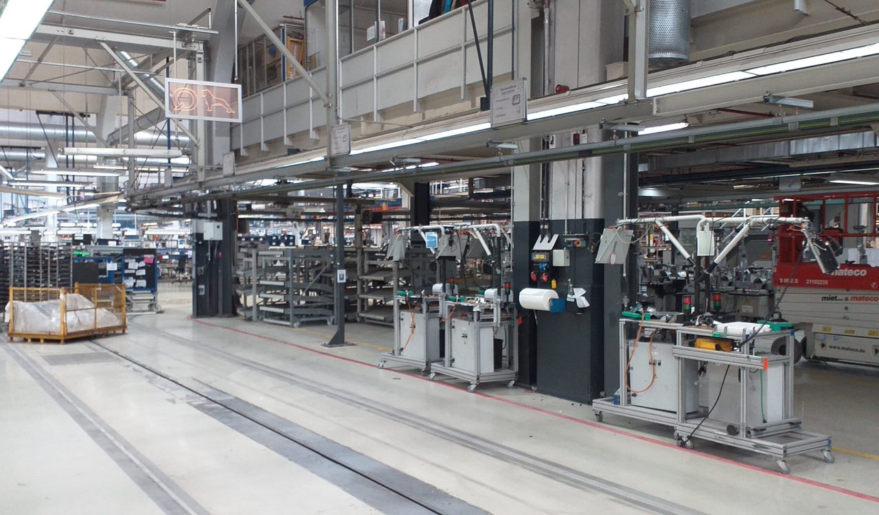 Umbau und Erweiterung der Produktionsstraße eines Industriebetriebs in laufendem Betrieb