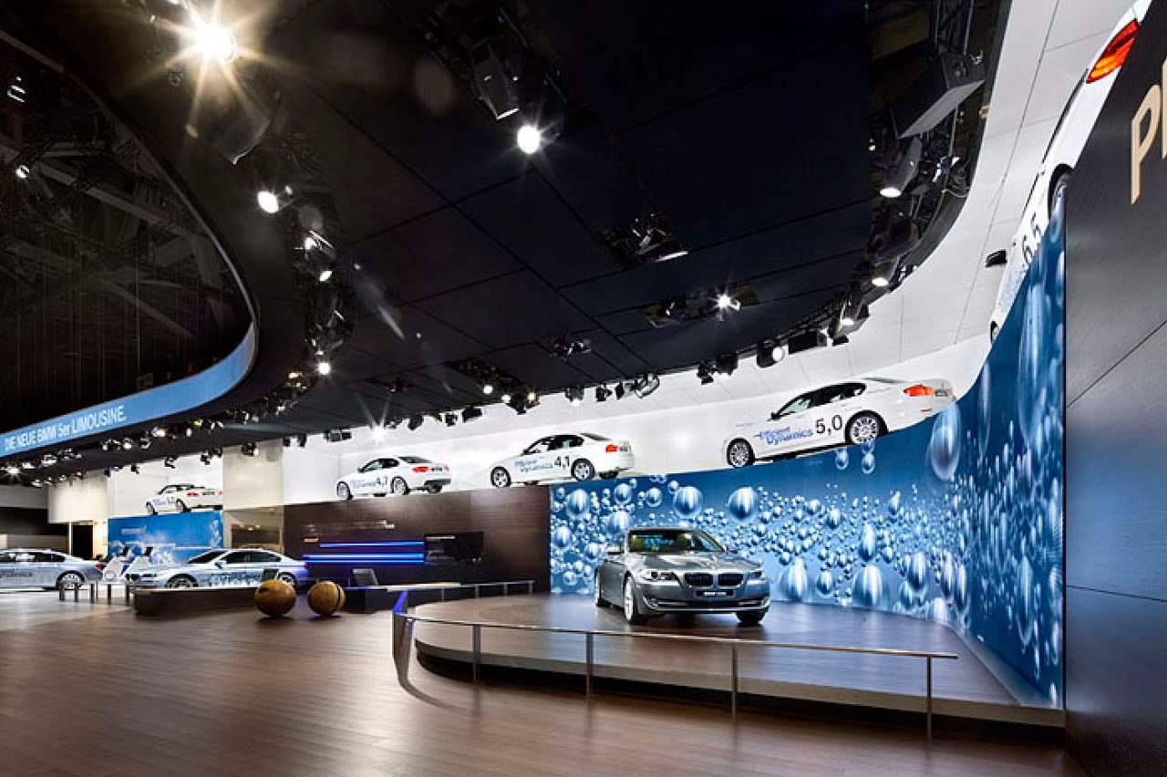 BMW. Messestand. Genf