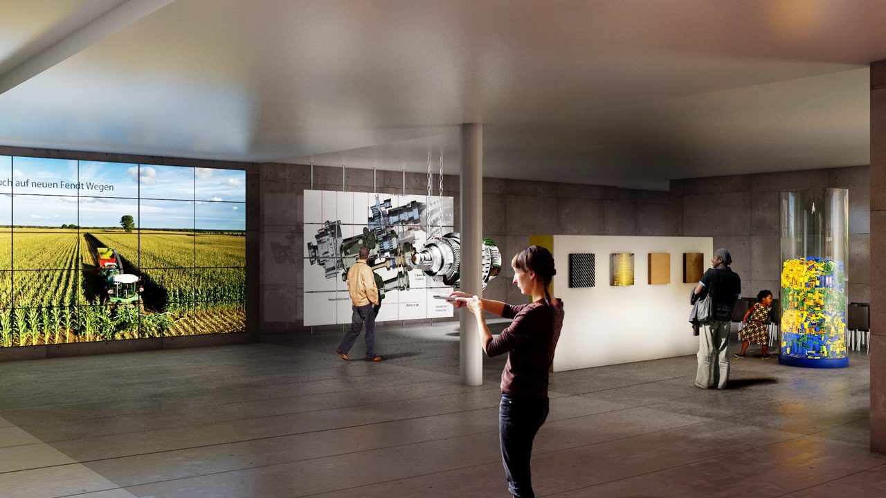 Ausstellungsraum mit Videowand, Maschinengrafik und Besuchern